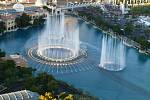 Resort Bellagio patří k nejslavnějším místům na Stripu v Las Vegas. Zdobný interiér je v italském stylu, ovšem nejznámější je soustava fontán ve venkovním areálu, která vytváří unikátní vodní show.