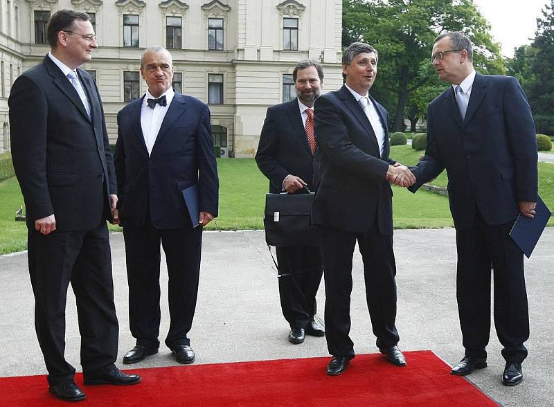 Prezident Václav Klaus jmenoval 13. července na Pražském hradě vládu premiéra Petra Nečase.