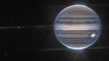Záběry Jupitera, jeho prstenců a měsíců.