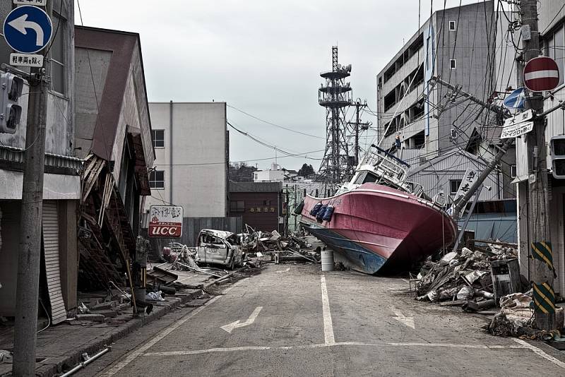 Následky Tsunami v japonském městě Fukušima.