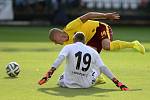 Brankář Bohemians Jiří Havránek chyboval a Martin Nešpor mu uzmul míč před prázdnou svatyní.