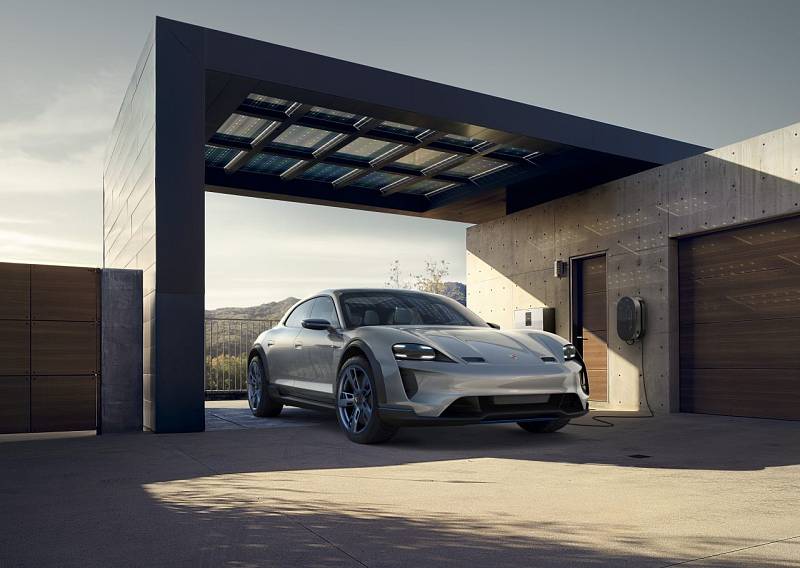 Koncept Porsche Mission E Cross Turismo.