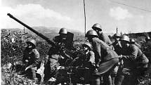 Základem 1. československé armády na Slovensku při povstání v srpnu 1944 byla Slovenská armáda, doplněná o partyzánské oddíly, vyslané ze Sovětského svazu. Na snímku protiletadlová obrana centra povstání, Banské Bystrice