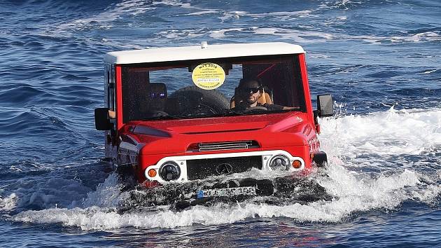 Vozidlo Toyota Land Cruiser, přezdívané bahenní krab. Ilustrační snímek