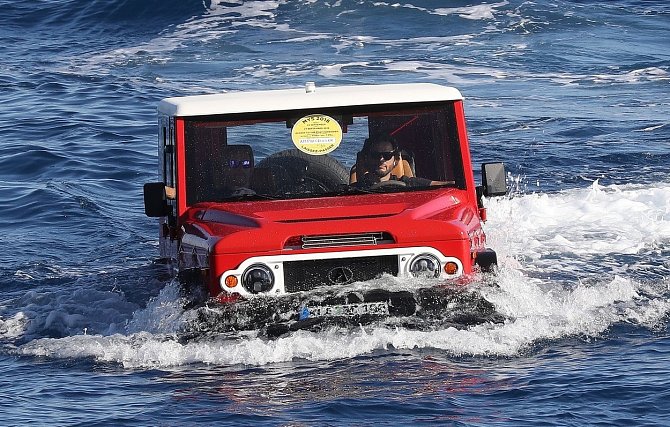 Vozidlo Toyota Land Cruiser, přezdívané bahenní krab. Ilustrační snímek