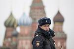 Ruský policista na Rudém náměstí v Moskvě. Ilustrační snímek