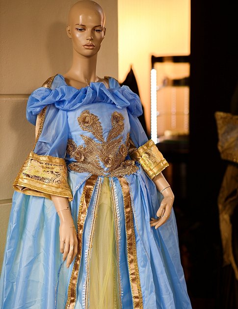 Ve středu 11. října se uskutečnila úspěšná výstava Márii Mucha dobových kostýmů ze 14. století. Její výtěžek putoval na konto nadace Roska, která podporuje lidi z roztroušenou sklerózou.