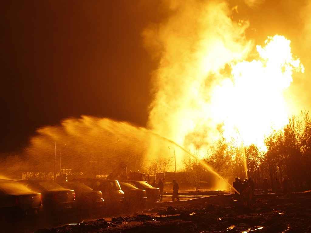 Пожар на озерной улице. Взрыв газопровода на Озерной улице в Москве. Взрыв газа на Озерной 2009. Взрыв газа Озерная улица. Взрыв газопровода ул Озерная.