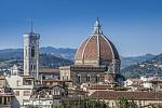 Italská Florencie je nejen domovem Michelangelova Dávida. Nabízí mnohé architektonické a umělecké skvosty. Panoramatu Florencie dominuje kupole největšího chrámu ve městě, katedrály Santa Maria del Fiore.