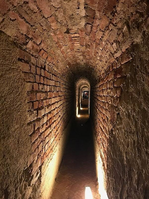 Cisterciáčtí mniši po sobě zanechali na Velehradu mimo jiné komplex podzemních chodeb a krypt s tajemnou atmosférou