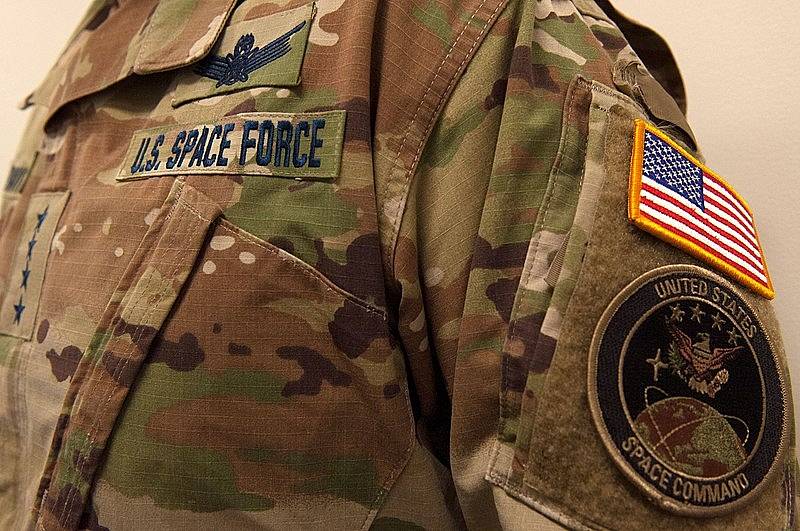 Uniforma amerických Vesmírných sil, nejmladší složky Ozbrojených sil USA.