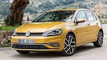 Volkswagen Golf (+5000 až 7000 Kč dle výbavy). Cena: 432 900 Kč