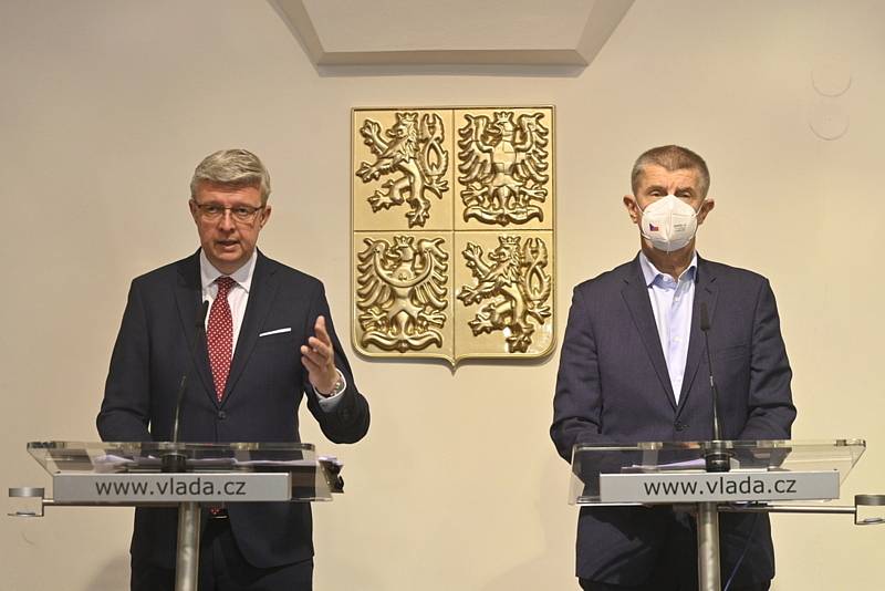Ministr průmyslu a obchodu Karel Havlíček (vlevo) a premiér Andrej Babiš vystoupili 18. října 2021 v Praze na tiskové konferenci po zasedání Rady hospodářské a sociální dohody ČR.
