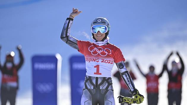 Ester Ledecká obhájila olympijské zlato v paralelním obřím slalomu na snowboardu a získala první českou medaili na hrách v Pekingu.