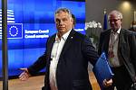 Maďarský premiér Viktor Orbán odchází ze sídla EU, 18. července 2020