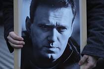 Kolem smrti lídra ruské opozice Alexeje Navalného je mnoho otazníků.