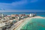 Mexický Cancún je městem s největším počtem hotelových pokojů v zemi. Návštěvníkům nabízí krásné pláže s bílým pískem i blízkost památek mayské civilizace.