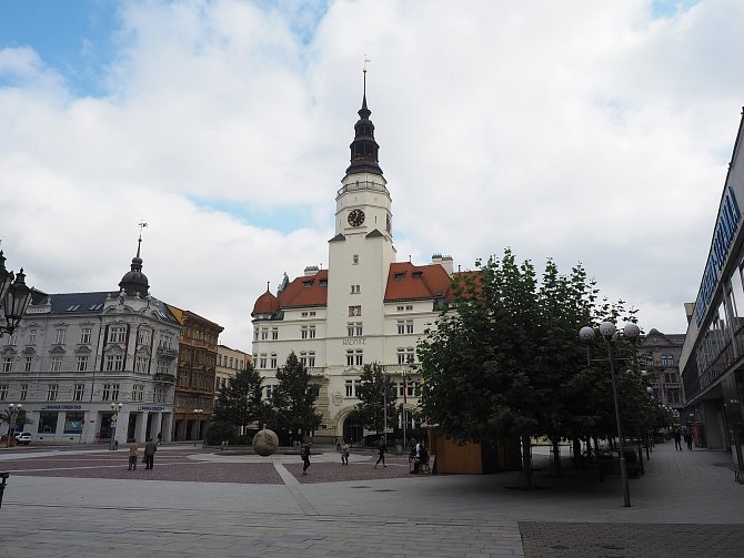 Horní náměstí s radniční budovou zvanou Hláska