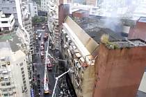 Požár třináctipatrové budovy na Tchaj-wanu ve městě Kao-siung