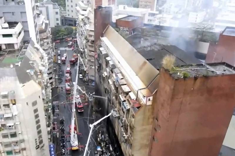 Požár třináctipatrové budovy na Tchaj-wanu ve městě Kao-siung