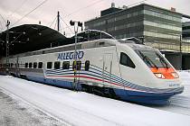 Vlaková linka Allegro operující mezi Petrohradem a Helsinkami je nyní jednou z mála únikových cest pro Rusy, kteří se rozhodli opustit rodnou zemi. Na snímku linka Allegro na nádraží v Helsinkách.