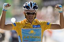 Alberto Contador se raduje z vítězství ve 14. etapě Vuelty.