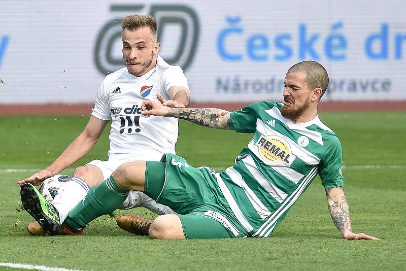 Semifinále fotbalového poháru MOL Cupu: FC Baník Ostrava - Bohemians Praha 1905, 24. dubna 2019 v Ostravě. Na snímku (zleva) Kuzmanovič Nemanja a Bartek David.