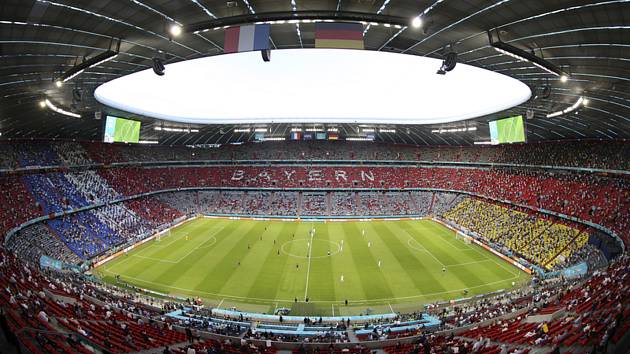 Pohled na fotbalový stadion v Mnichově během utkání ME Francie - Německo