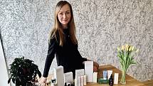 Tereza Tabachová je vystudovanou psycholožkou. Při mateřské dovolené se kromě svým dvěma dětem věnuje i svému internetovému obchodu Marjalla. V něm prodává ryze přírodní finskou kosmetiku.