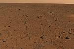 První barevný obrázek Marsu, které pořídilo jedno z "dvojčat", vyslaných na Mars v roce 2004. Sonda Spirit.