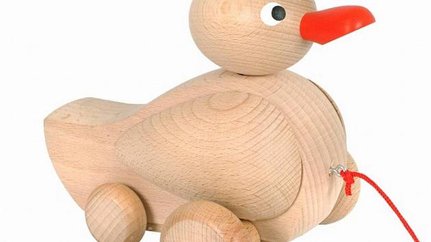 Tahací kačer patří k nejoblíbenějším dřevěným hračkám.