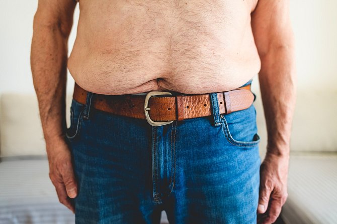 Zda vaše zdraví ohrožuje nebezpečný viscerální tuk zjistíte pomocí krejčovského metru.