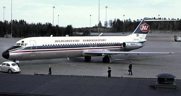 Jugoslávské dopravní letadlo McDonnell-Douglas DC-9, které se 30. října 1975 zřítilo v pražském Suchdole