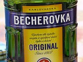 Becherovka patří mezi základní nabídku českého obchodu v Berlíně