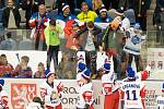 České hokejistky to dokázaly a jedou na olympiádu v Číně, která se koná na jaře 2022. Maďarsko porazily 5:1 a mohly se radovat v Chomutovské Rocknet Aréně přímo na ledové ploše za účasti skvělých více jak 1800 diváků.