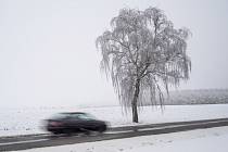 Sníh na silnici - ilustrační foto