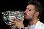 Bojovník Stanislas Wawrinka se zaslouženou trofejí pro vítěze Australian Open.