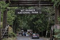 Policie uzavřela národní park Mount Rainier na severozápadě USA. Hledá válečného veterána z Iráku, který je podezřelý z vraždy