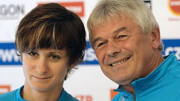 Martina Sáblíková se svým trenérem Petrem Novákem.