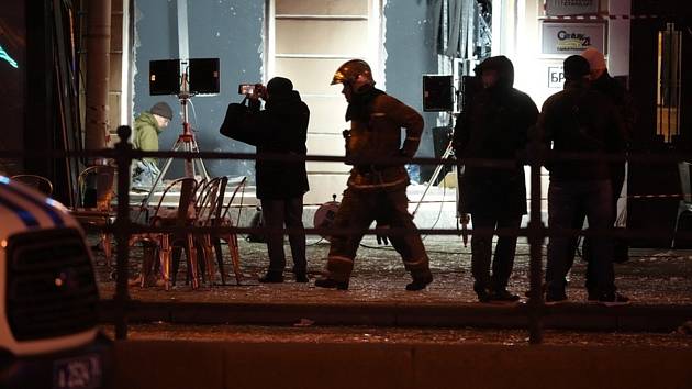 Ruští vyšetřovatelé na místě výbuchu v petrohradské kavárně, 2. dubna 2023