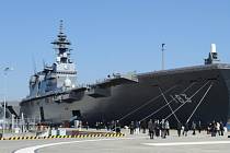 Japonsko koupilo největší válečnou loď od druhé světové války. Stalo se tak v době neustále eskalujícího závodu ve zbrojení ve východní Asii.