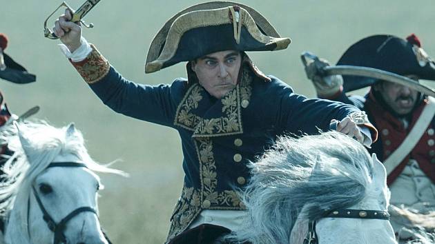 Napoleon při bitvě (Joaquin Phoenix)