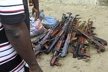 Nigerijští povstalci odevzdali zbraně v rámci vládní amnestie.
