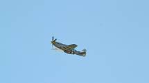 Stroj P-51 D Mustang "Louisiana Kid" při Memorial Air Show v severočeské Roudnice nad Labem v roce 2015