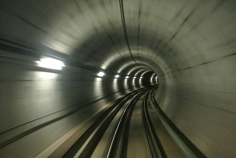 Železniční tunel.