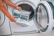 I přesto, že je sušička prádla skvělým pomocníkem, sušení při příliš vysokých teplotách může vést k nevratnému ničení prádla.