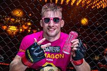 Český zápasník MMA David Kozma, přezdívaný rovněž Růžový panter