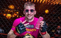 Český zápasník MMA David Kozma, přezdívaný rovněž Růžový panter