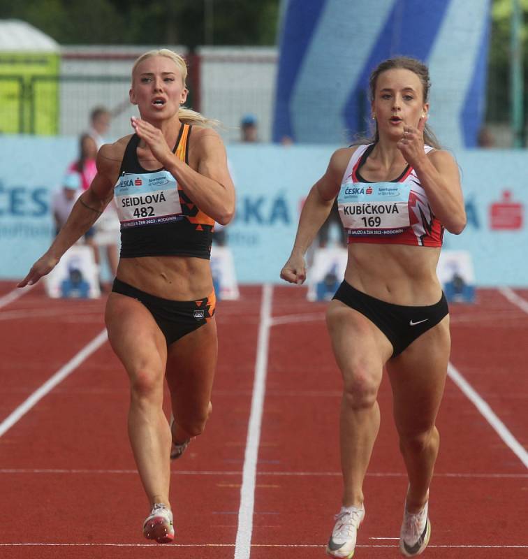 Atleti se při prvním dnu mistrovství republiky v Hodoníně činili.