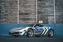 Dálničním policistům nově slouží Ferrari F 142 – 458 Italia. Vůz zabavili při trestné činnosti.